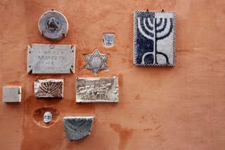 Jewish Quarter, Tiber Island and Trastevere • Private Walking Tour