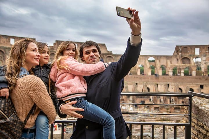 Colosseum & Roman Forum Treasure Hunt for Kids with Family Guide — photo 1 of 6