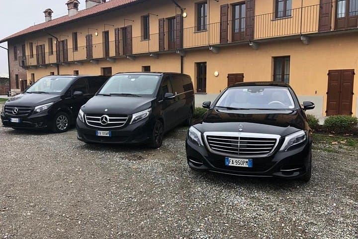 taxi / transfer service to and from airports — photo 1 of 29