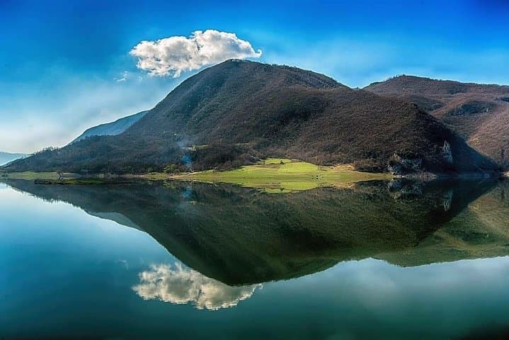 2 days: Hike the peak, Kayak the lake, visit Castle and best food — photo 1 of 9