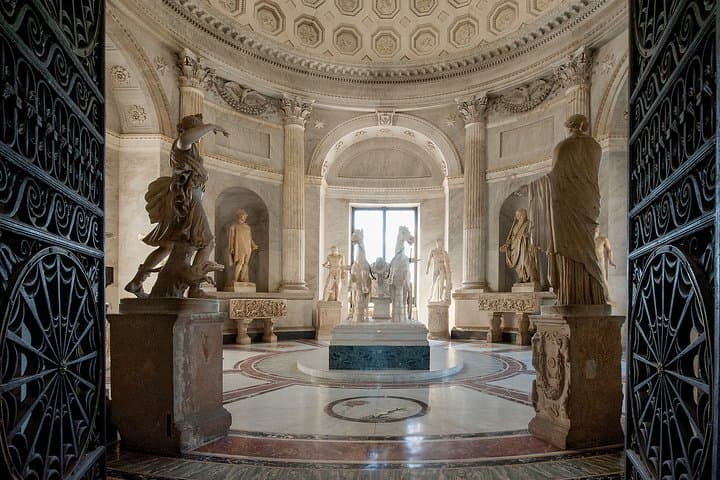 Skip the Line Vatican Guided Tour with Sistine Chapel and St. Peter's Basilica — photo 1 of 15