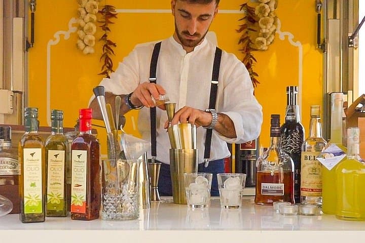 Make a Fried Pizza with Limoncello Spritz in Sorrento — photo 1 of 10