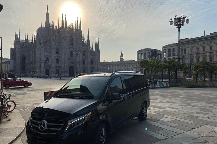 Malpensa Airport: Private transfer to/from Milan with V-Klass — photo 1 of 12