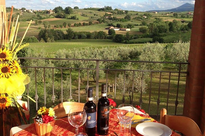 Menu with a “View” in the enchantment of the Tuscan hills — photo 1 of 7