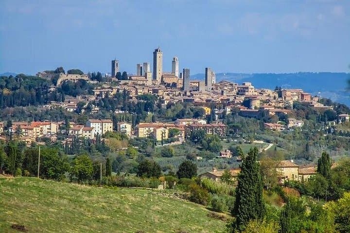 PRIVATE TRANSFER from Florence to Siena with stop in S Gimignano & Monteriggioni — photo 1 of 44