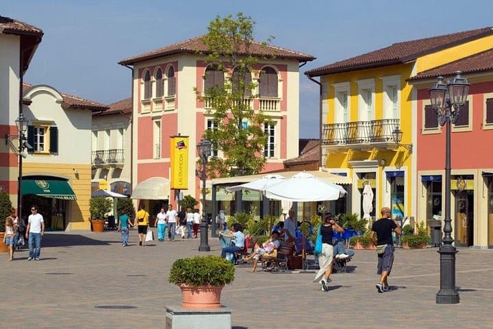 Serravalle Outlet shopping, private tour from Milan, by car. — photo 1 of 16