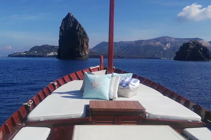 Lipari and Vulcano Private Boat Tour (7 hours) — photo 1 of 16