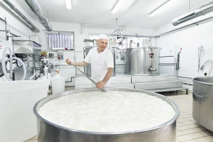 Dolce Vita Tour with Cheese, Olive Oil and Wine Experiences — photo 1 of 5