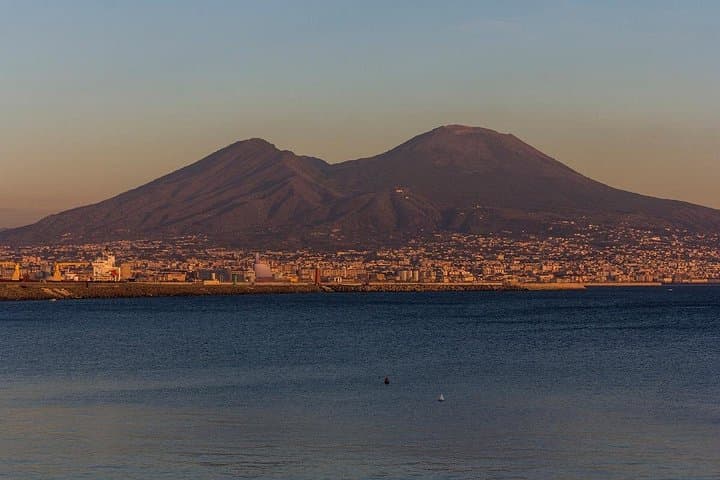 Unique walk around the crater of the Vesuvius — photo 1 of 8
