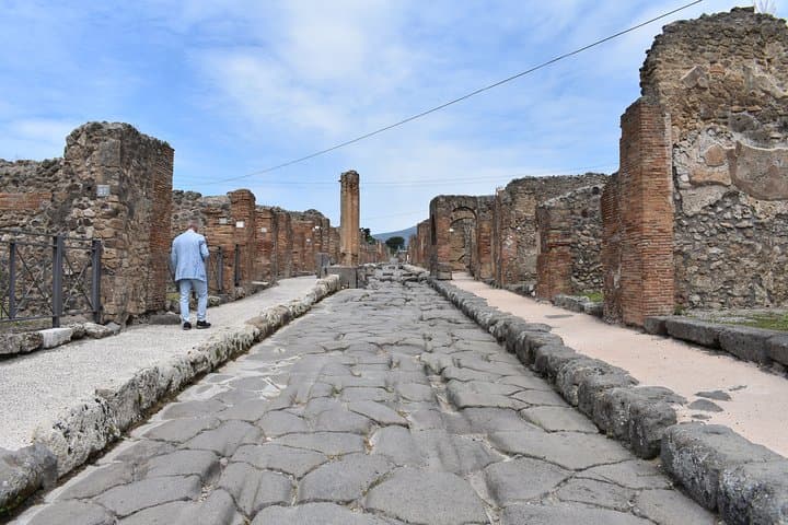 Pompeii Skip-the-line Tour with Archaeologist Guide — photo 1 of 16
