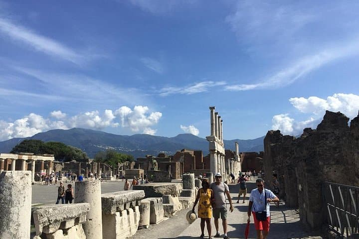 Visiting Pompeii, the ancient Roman city — photo 1 of 4