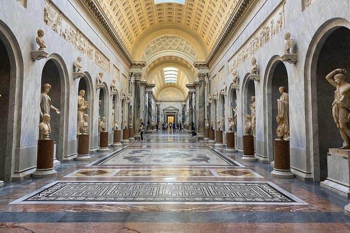 Private Vatican museums & Sistine Chapel with tour guide — photo 1 of 12