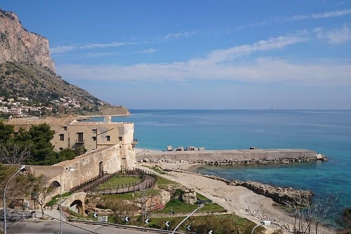 Seaside villages and Monte Pellegrino — photo 1 of 9