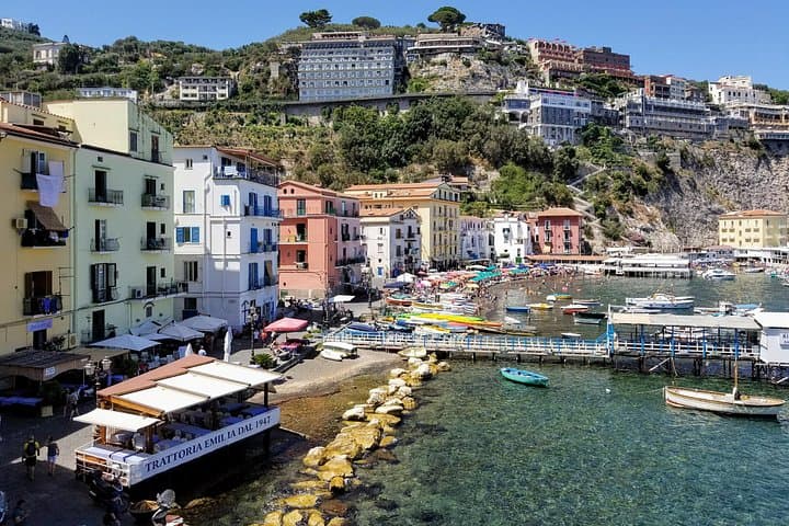 Private transfer from/to Naples to/from Sorrento with Hotel pick-up and drop off — photo 1 of 6