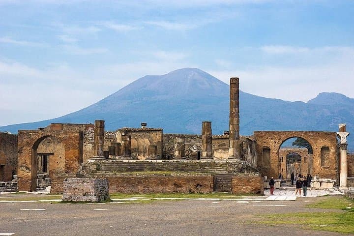 Explore Pompeii and Mount Vesuvius on a private full-day tour — photo 1 of 7