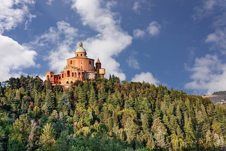 Tour from Bologna on the hills of Bologna with a stop in the cellar — photo 1 of 7