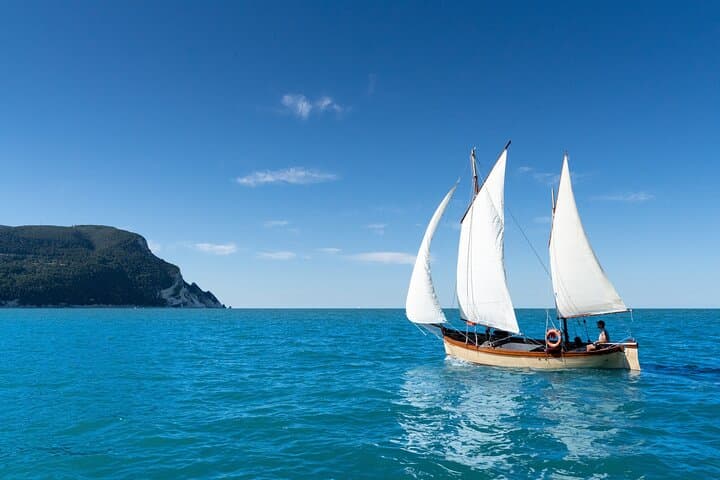 Private Traditional Sailboat Tour of the Conero Riviera — photo 1 of 20