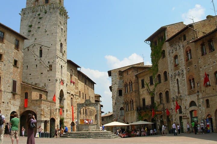 San Gimignano Private Walking Tour With A Professional Guide — photo 1 of 4