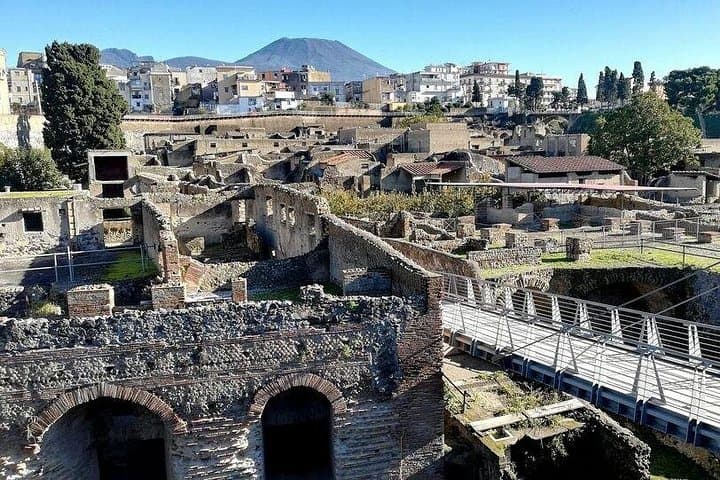 the splendour of Herculaneum ruins — photo 1 of 12
