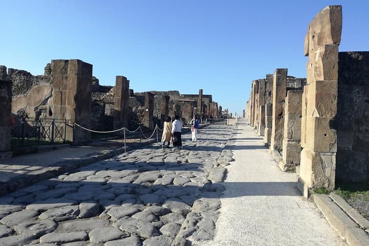 Private Tour with Official Guide through the wonders of Pompeii. — photo 1 of 21
