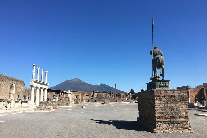 Pompeii with an archaeologist, small group!!! — photo 1 of 9