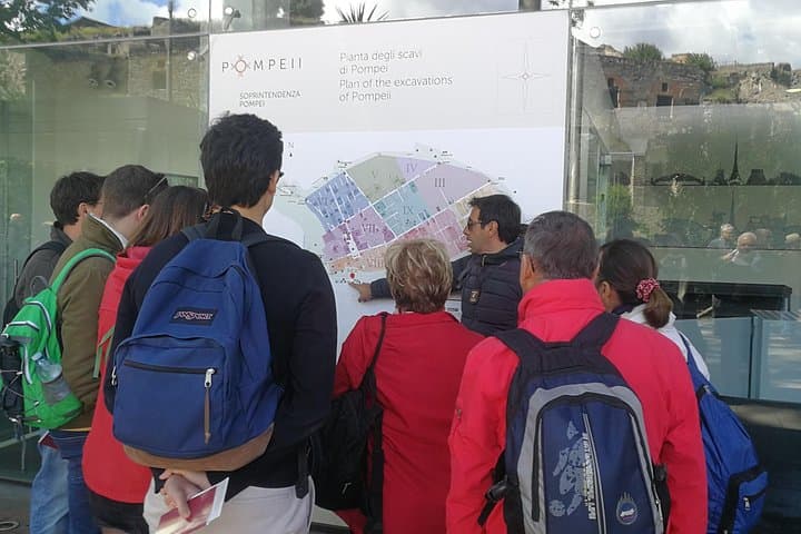 Pompeii and Herculaneum with archaeologist, small group of 10!!! — photo 1 of 11