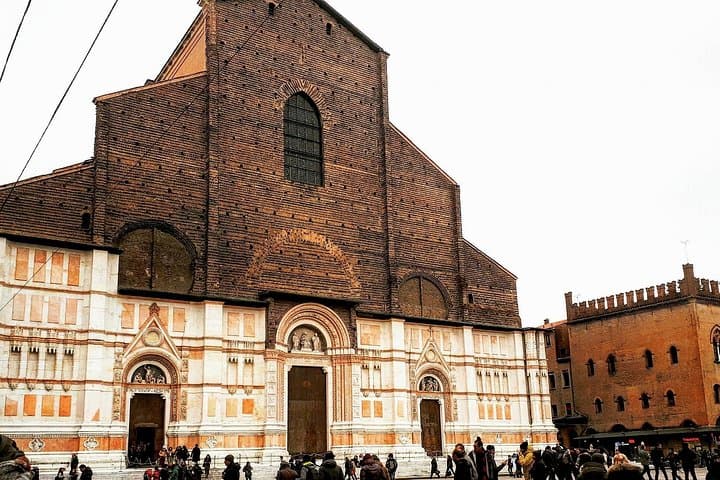 Private or semi-private tour of the historic center of Bologna — photo 1 of 10