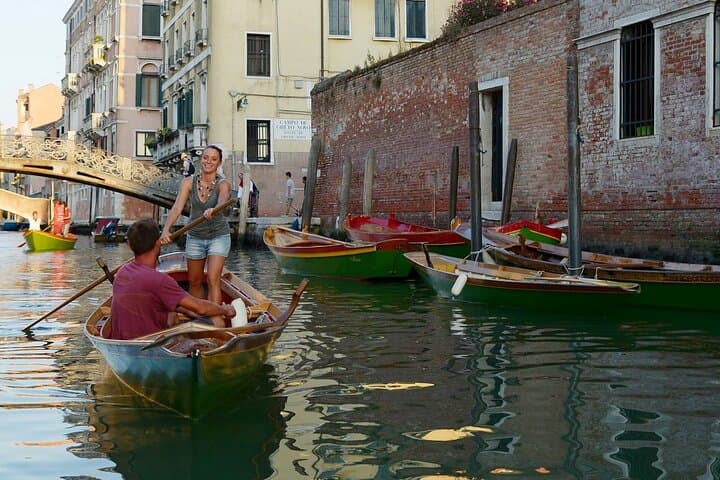 Learn to Row in the Venice Canals — photo 1 of 7