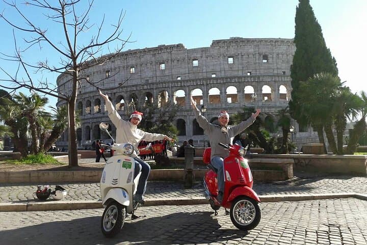 Rome Vespa Primavera 125 cc Rental - 72 Hours Rental — photo 1 of 9