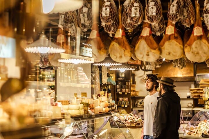 Bologna Private Intro Tour with a Local – Custom & Flexible — photo 1 of 13