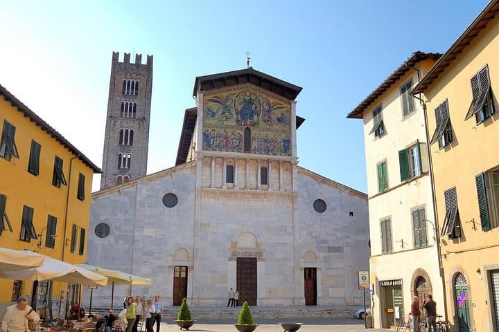 Private walking tour of Lucca city centre and the walls — photo 1 of 8