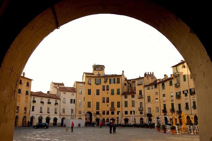 Private Guided Tour of Lucca by E-bike or City bike — photo 1 of 7