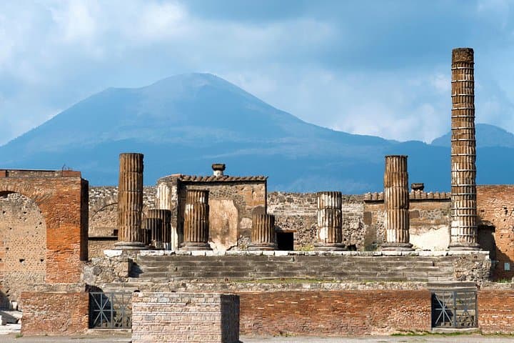 Private tour of Pompeii and Vesuvius from Sorrento or Naples — photo 1 of 19