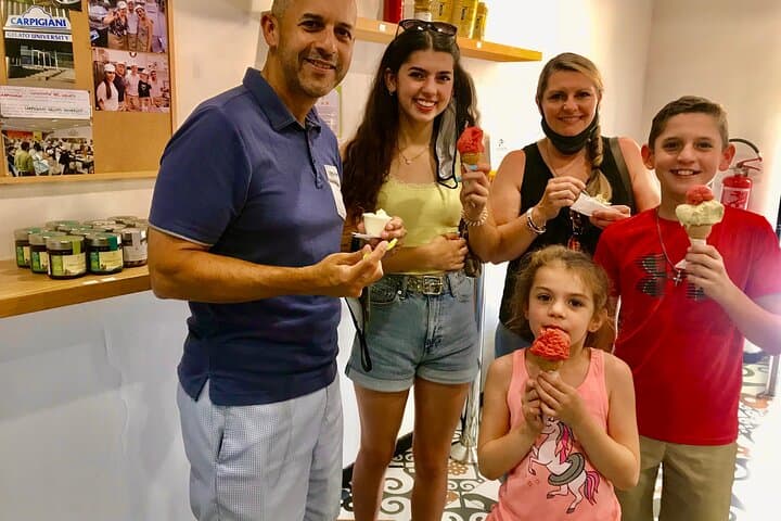 Our Verona walking tour: food, wine & legends with lunch/dinner — photo 1 of 41