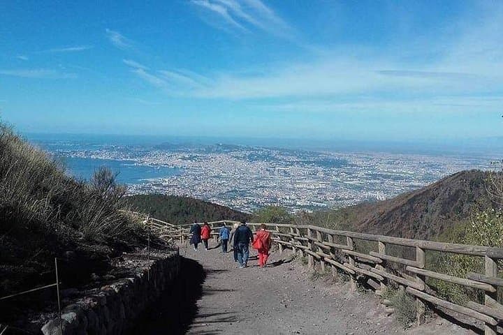 Vesuvius and Herculaneum tour with luxury Van — photo 1 of 7