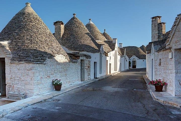 Small Group Guided Visit to the Trulli of Alberobello — photo 1 of 3