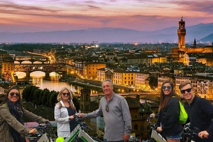 Private Electric Bike Night Florence Tour with view from Piazzale Michelangelo — photo 1 of 8