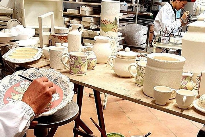 Private Tour to the Laboratory of Artistic Ceramics in Tuscany — photo 1 of 6