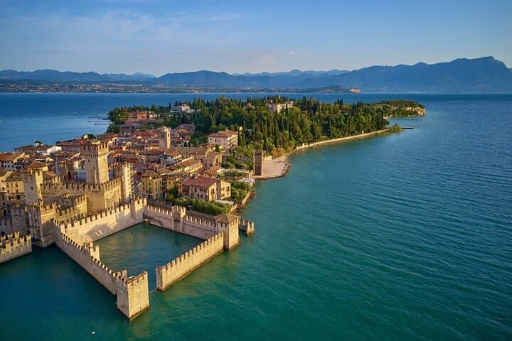 Sirmione Lake Garda private guided tour from Milan, by car. — photo 1 of 7