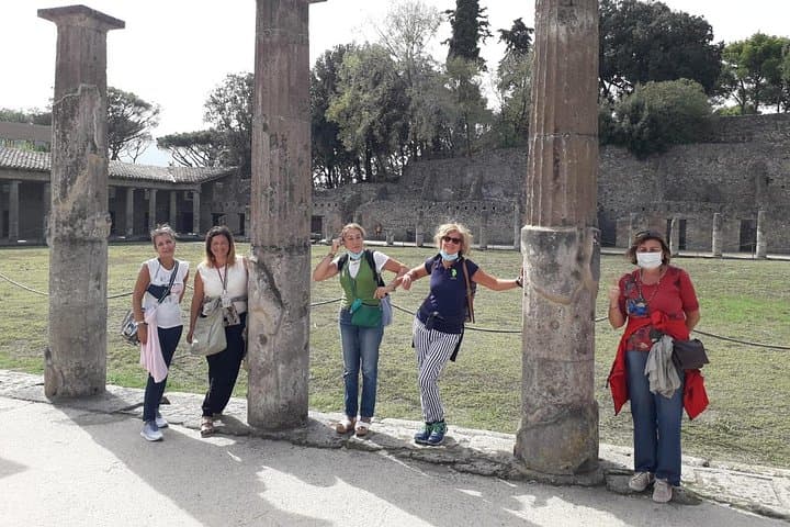Explore Pompeii & Stabiae – Small-Group Classic Ford Transit Tour — photo 1 of 23
