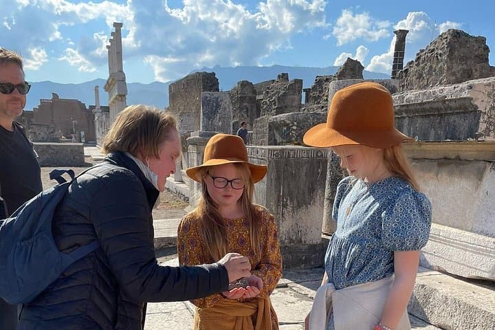 Pompeii: Private Tapsy Tour for Families with Kids — photo 1 of 5