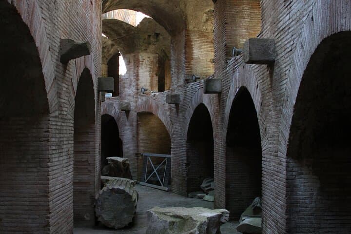 Tour in the ruins of Pozzuoli with an archaeolgist. — photo 1 of 5