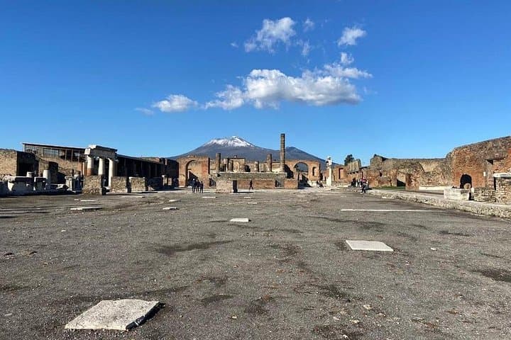 Full-Day Pompeii And Mt.Vesuvius Hike from Naples — photo 1 of 8
