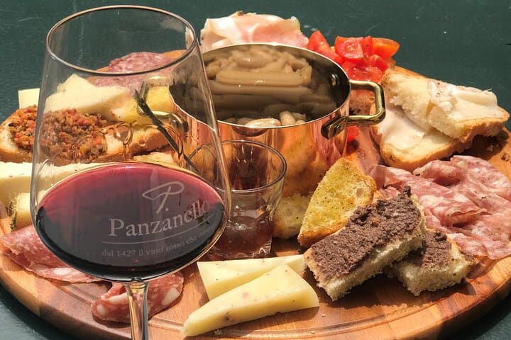 Exclusive lunch, Winery tour, Organic wines in Chianti Classico — photo 1 of 10