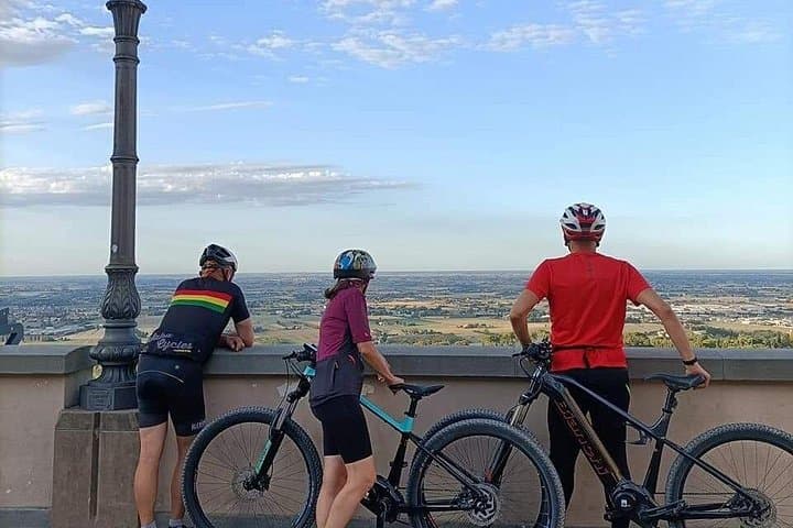 Private Guided E-bike Tour in Bertinoro — photo 1 of 9