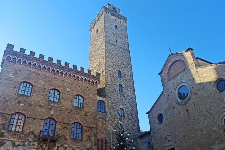 Wine tour in Chianti and visit of San Gimignano for small groups — photo 1 of 40