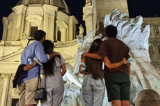 Rome by Night Walking Tour with Local Guide & Must-see Sites All Lit-up
