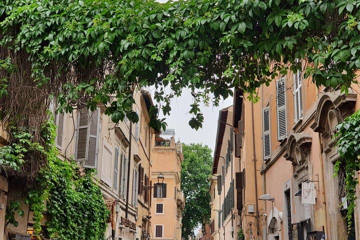 Trastevere District Must-See Sites Walking Art & Food Tour — photo 1 of 6