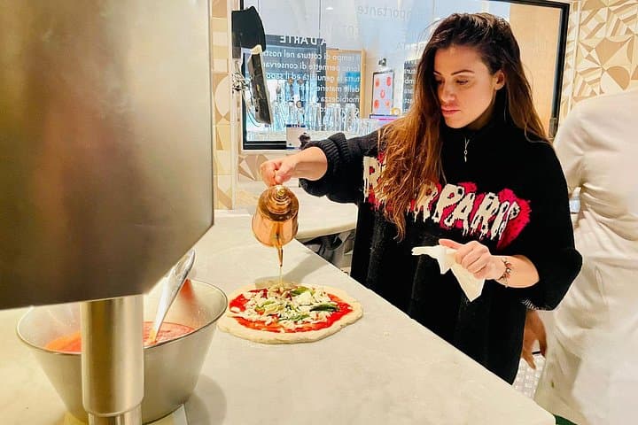 Pizza Class Italy Margherita with Pizzaiolo + Wine tasting — photo 1 of 8