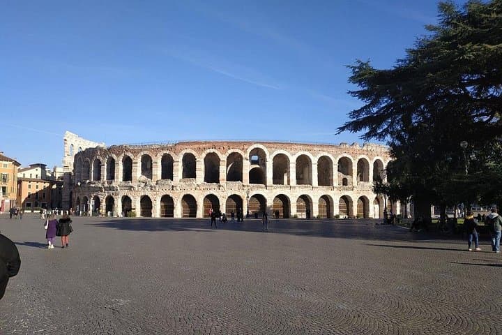 3 Hours Guided Walking Tour to Discover Verona — photo 1 of 14